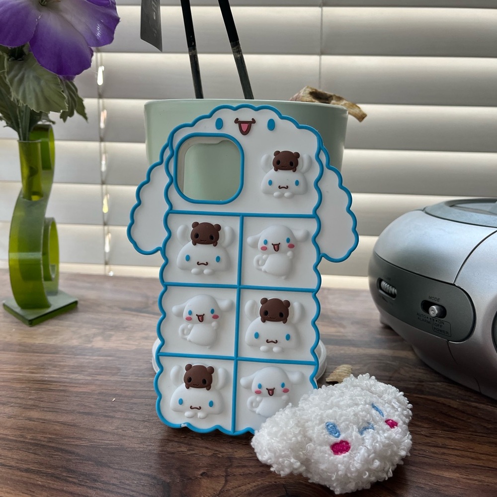 Loads of cinnamoroll phone case🤍